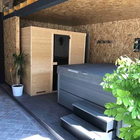 בית נופש Aux Portes Des Lacs - - 11 Personnes - Spa-sauna - 4 *